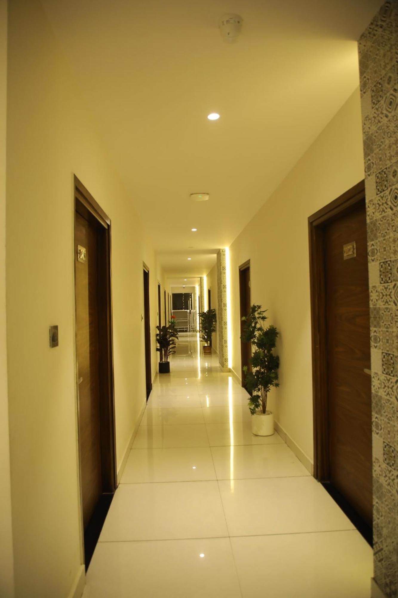 Rajathadri Royal Inn Bangalore Exterior foto